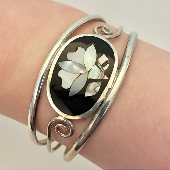 Alpaca Mexico Silver Abalone Mother of Pearl Flower Bracelet Cuff - Picture 1 of 6